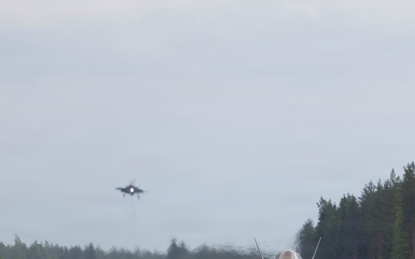 VMFA-224 and MWSS-272 conduct FARP operations in Finland