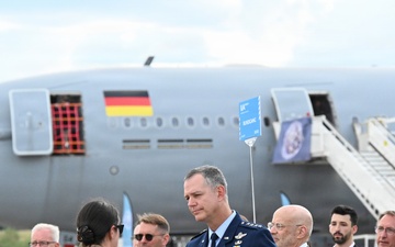 EUCOM Commander Interacts with USAFE Airboss at ILA Berlin 26