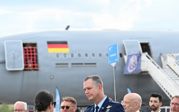 EUCOM Commander Interacts with USAFE Airboss at ILA Berlin 26