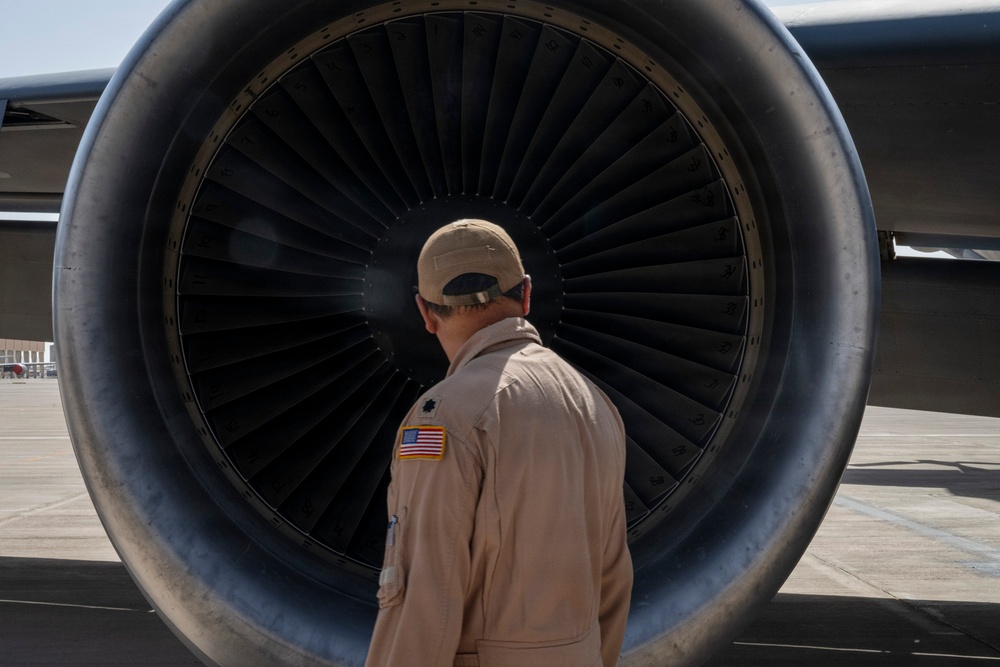 KC-135 refuels F-16s in CENTCOM