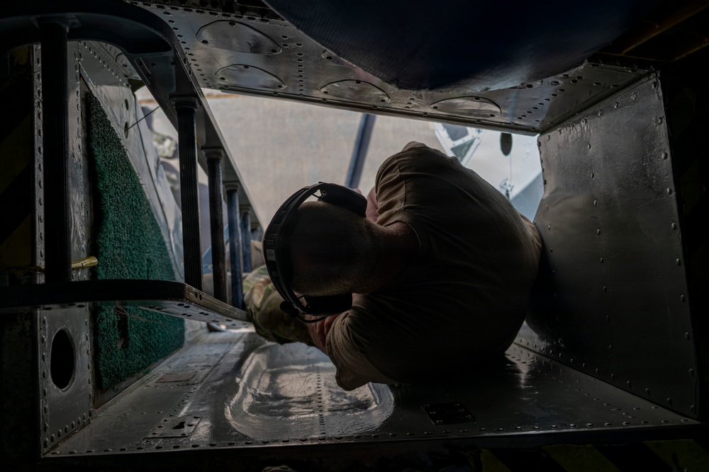 KC-135 refuels F-16s in CENTCOM