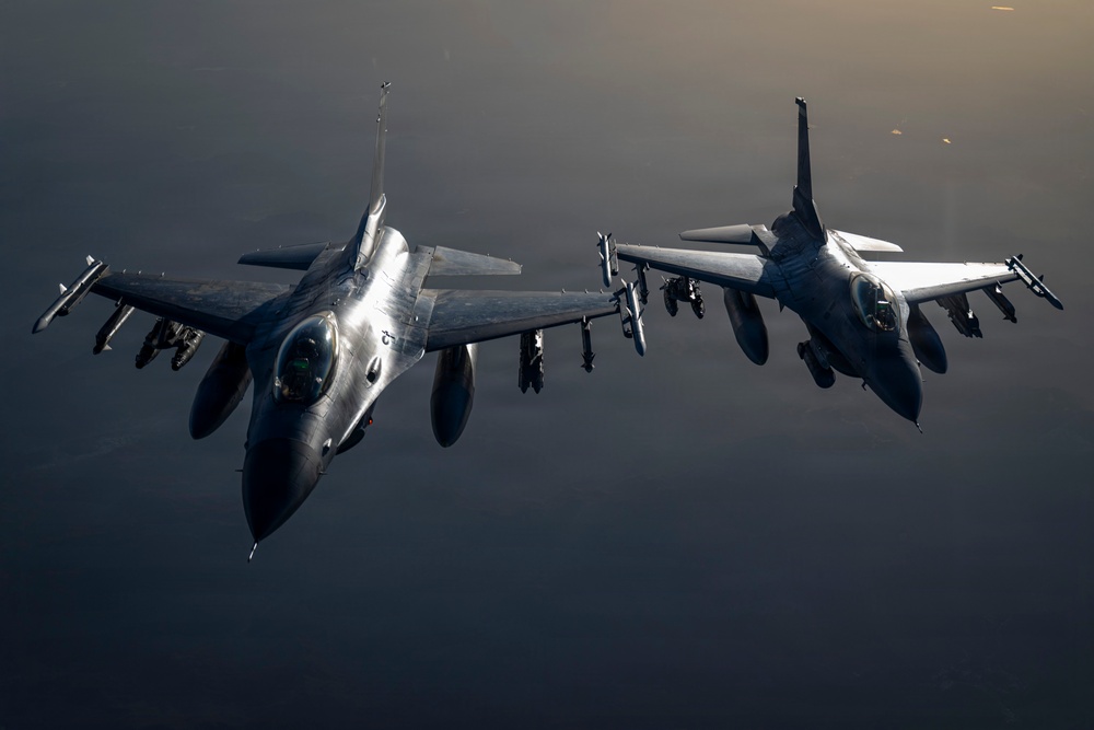 KC-135 refuels F-16s in CENTCOM