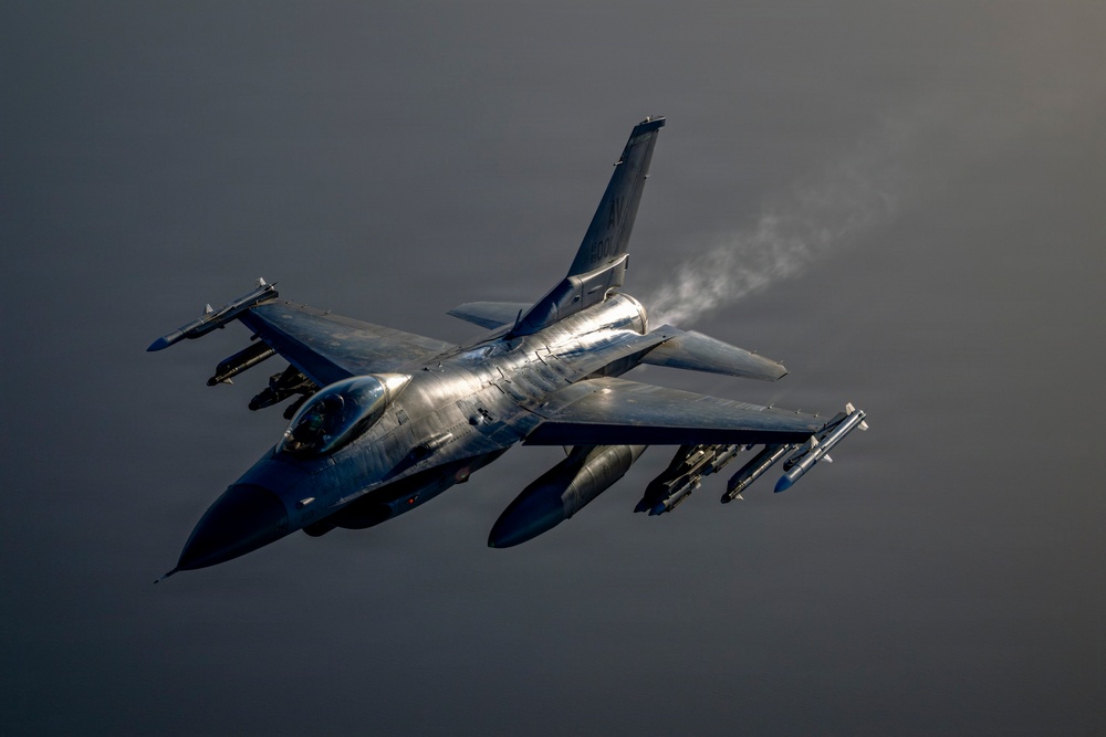 KC-135 refuels F-16s in CENTCOM