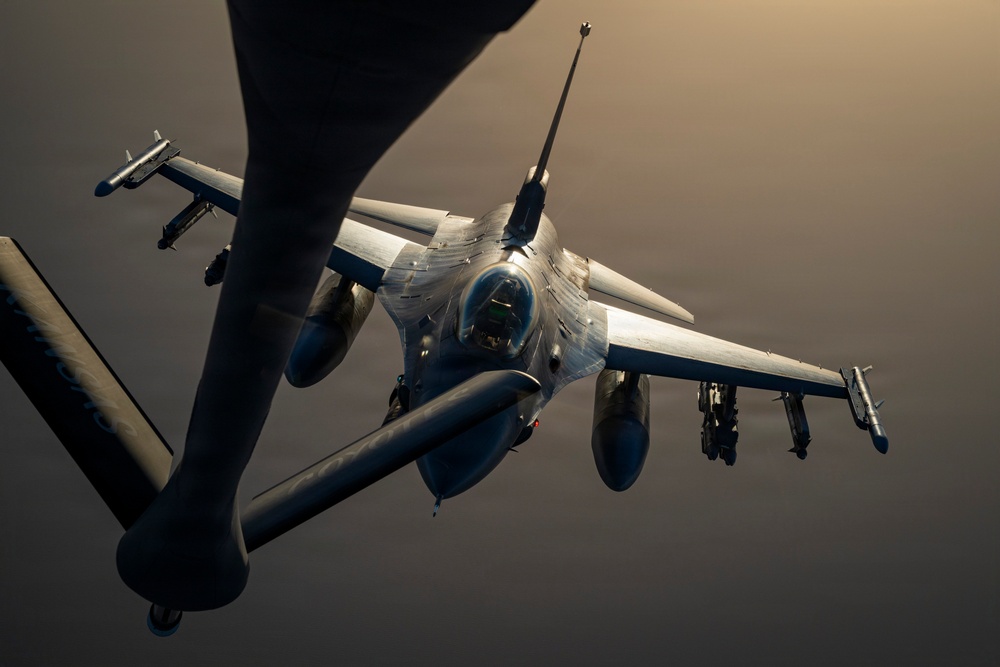 KC-135 refuels F-16s in CENTCOM