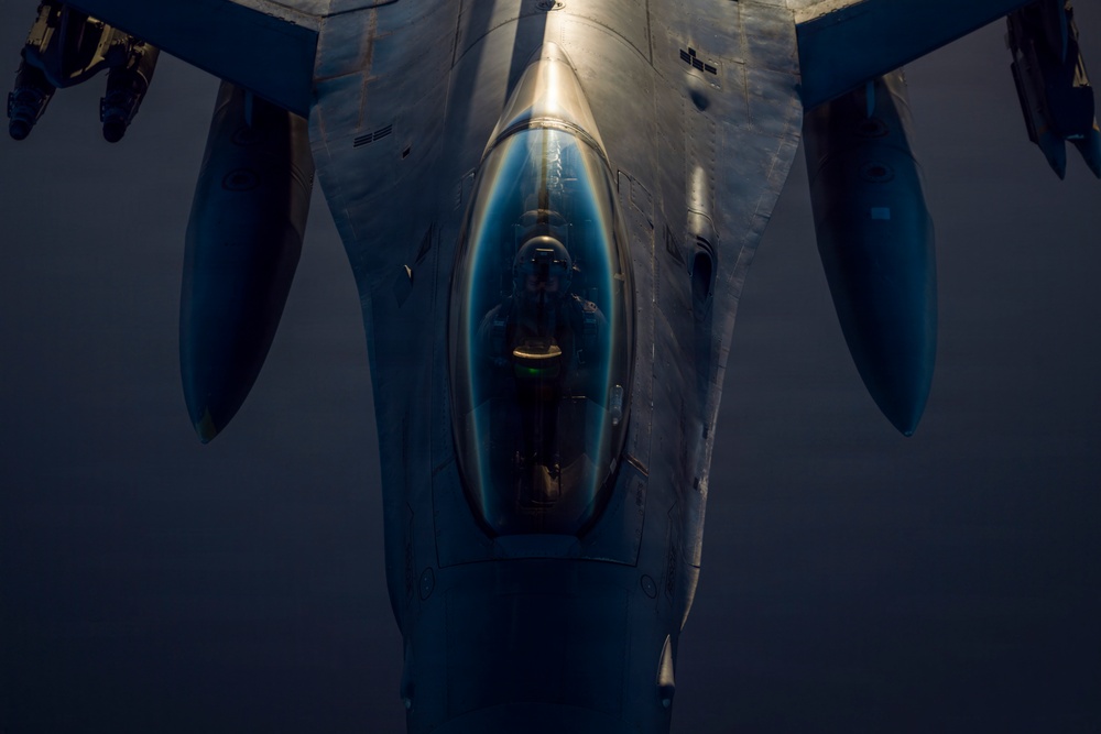 KC-135 refuels F-16s in CENTCOM