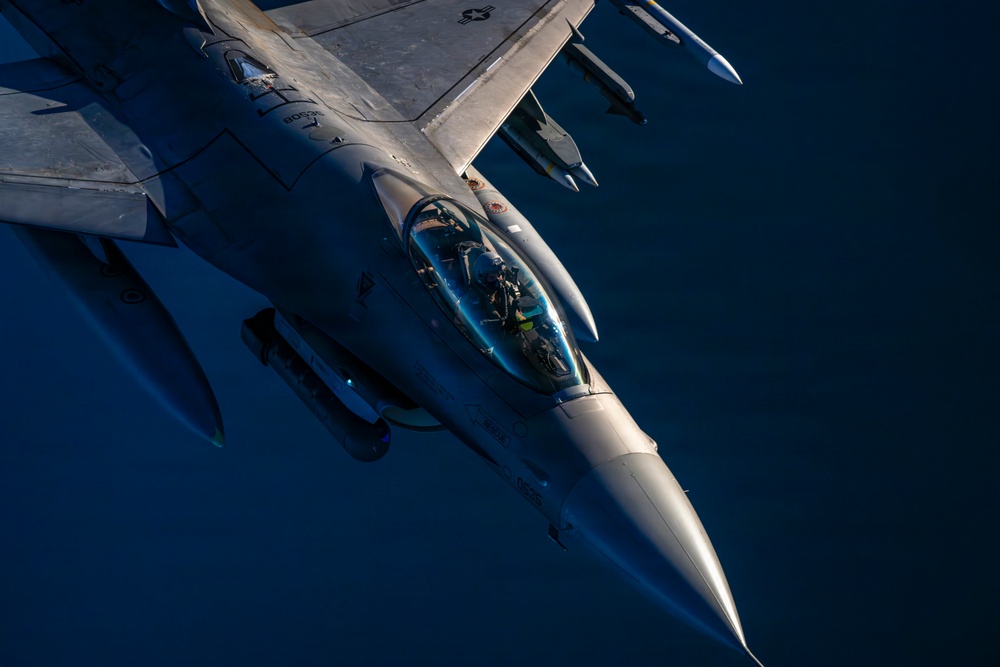 KC-135 refuels F-16s in CENTCOM