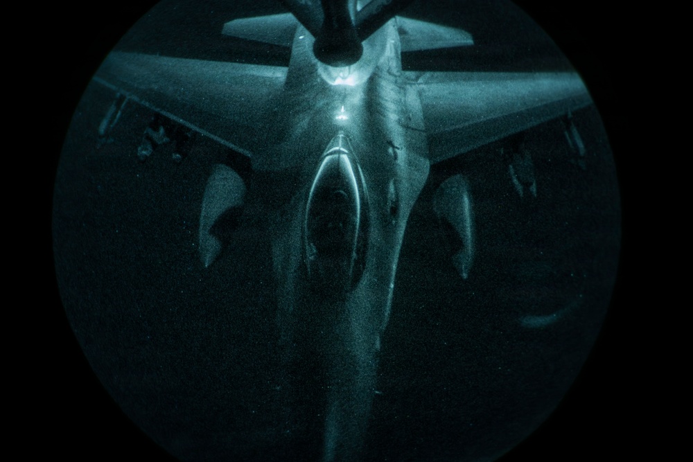 KC-135 refuels F-16s in CENTCOM