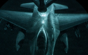 KC-135 refuels F-16s in CENTCOM