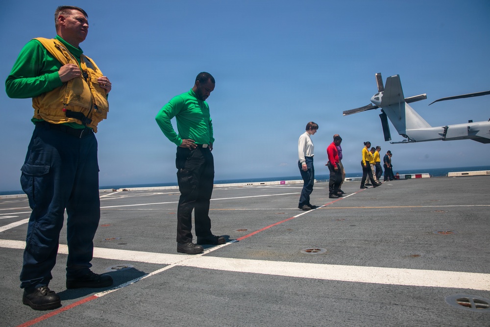 USS Arlington (LPD 24) conducts flight operations with HMLA 167
