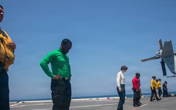 USS Arlington (LPD 24) conducts flight operations with HMLA 167
