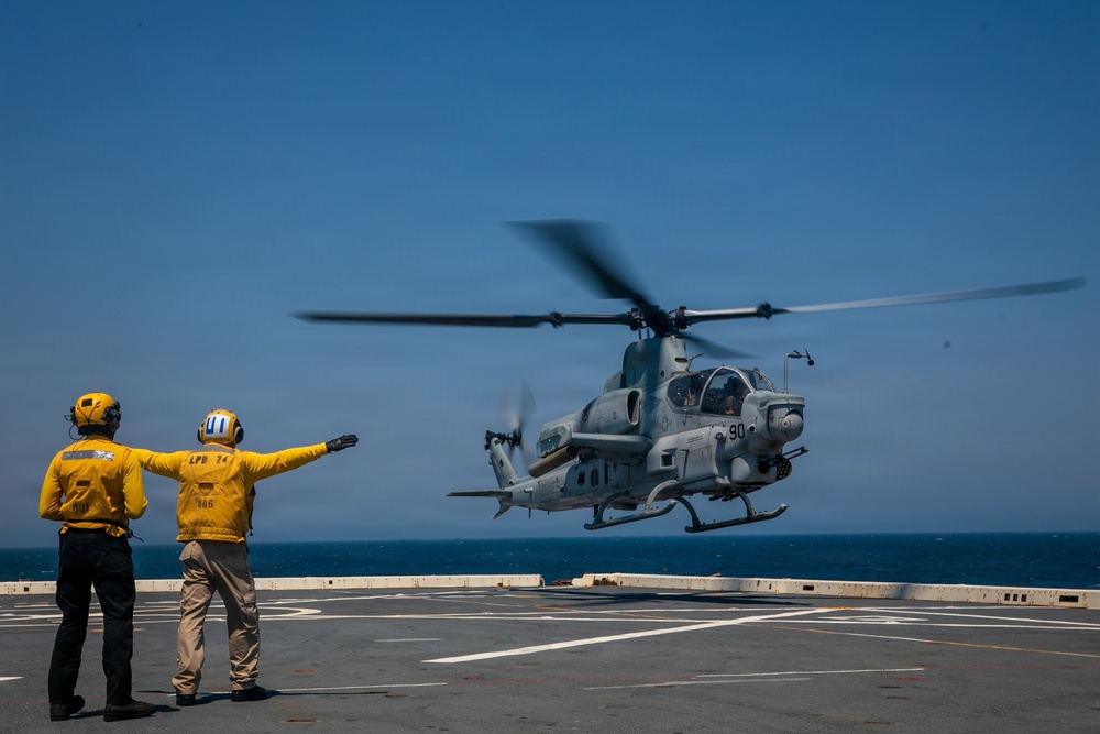 USS Arlington (LPD 24) conducts flight operations with HMLA 167
