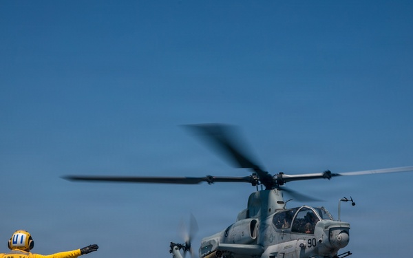 USS Arlington (LPD 24) conducts flight operations with HMLA 167