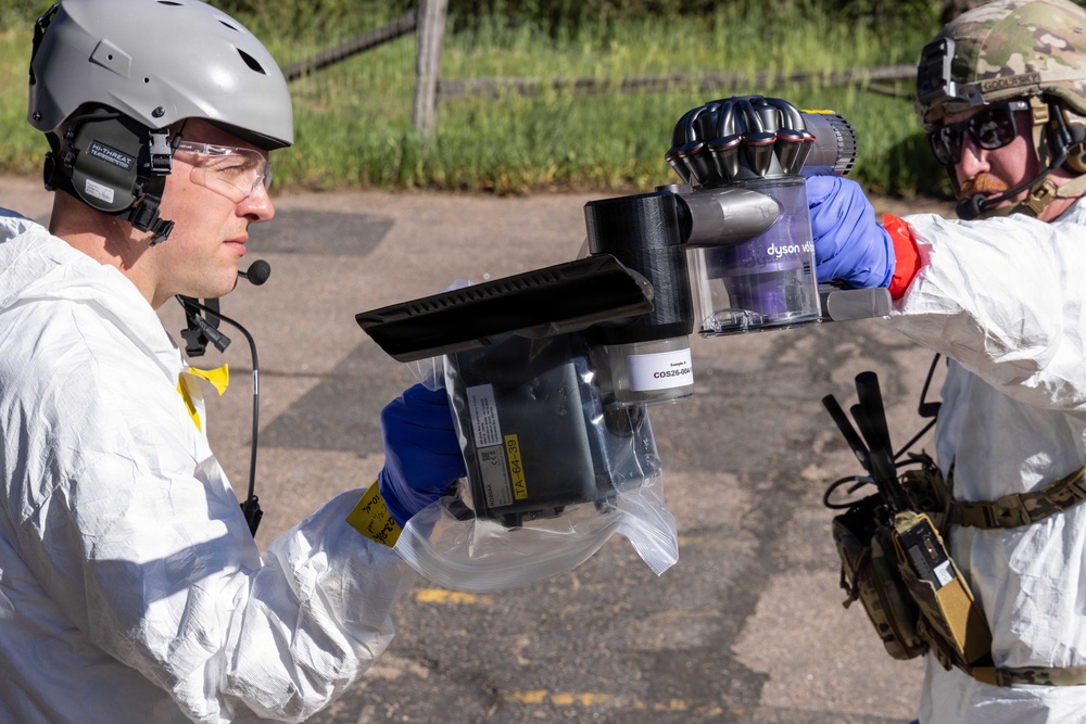 Soldiers, airmen validate readiness during FBI-led nuclear forensics exercise