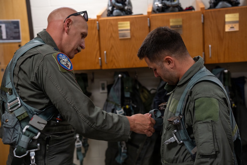 114th Fighter Wing hosts professional sprint car driver David Gravel for civic leader orientation flight