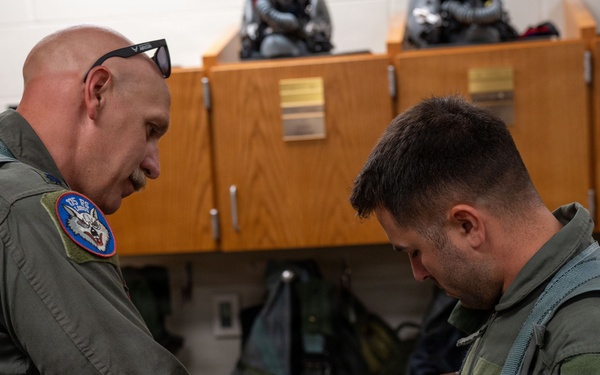 114th Fighter Wing hosts professional sprint car driver David Gravel for civic leader orientation flight