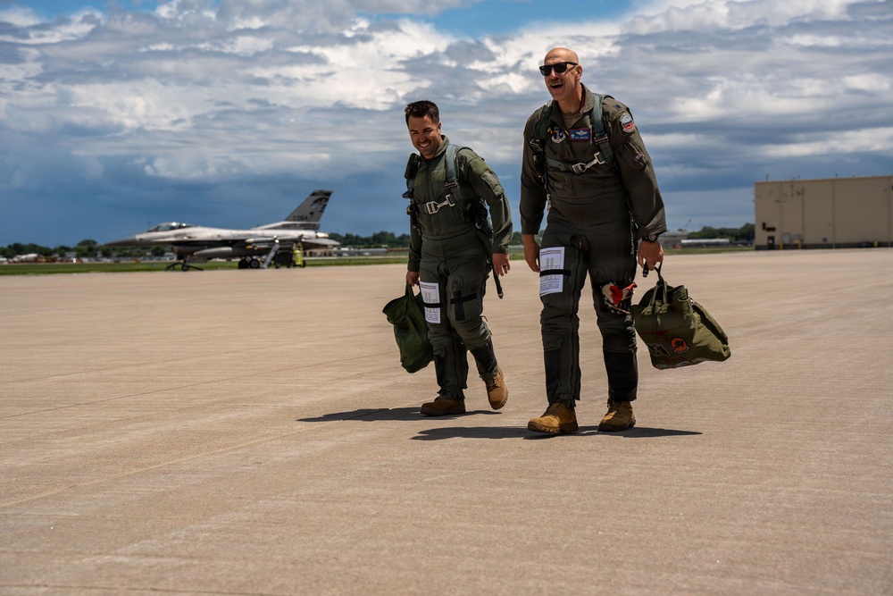 114th Fighter Wing hosts professional sprint car driver David Gravel for civic leader orientation flight