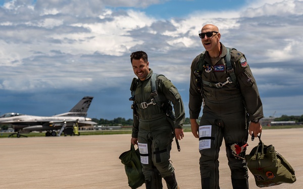114th Fighter Wing hosts professional sprint car driver David Gravel for civic leader orientation flight