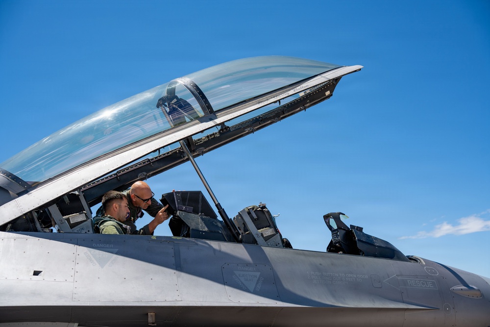 114th Fighter Wing hosts professional sprint car driver David Gravel for civic leader orientation flight