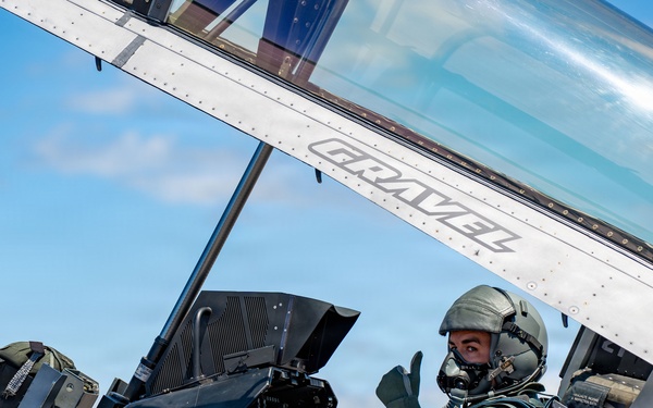 114th Fighter Wing hosts professional sprint car driver David Gravel for civic leader orientation flight