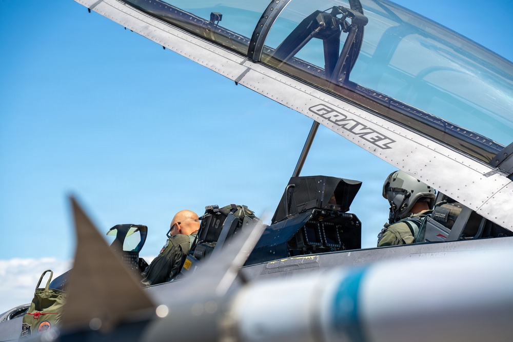 114th Fighter Wing hosts professional sprint car driver David Gravel for civic leader orientation flight