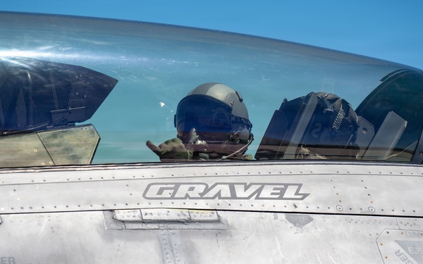 114th Fighter Wing hosts professional sprint car driver David Gravel for civic leader orientation flight