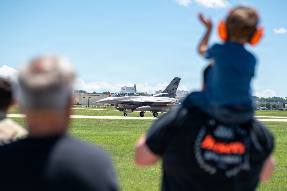 114th Fighter Wing hosts professional sprint car driver David Gravel for civic leader orientation flight