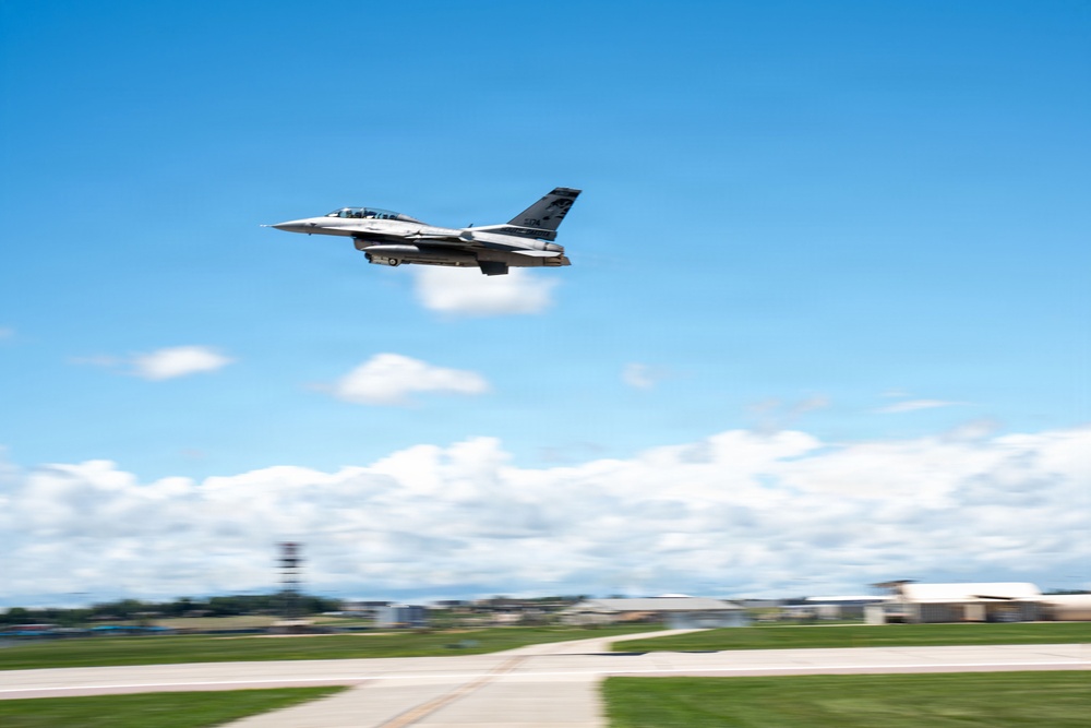 114th Fighter Wing hosts professional sprint car driver David Gravel for civic leader orientation flight