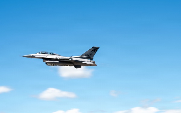 114th Fighter Wing hosts professional sprint car driver David Gravel for civic leader orientation flight