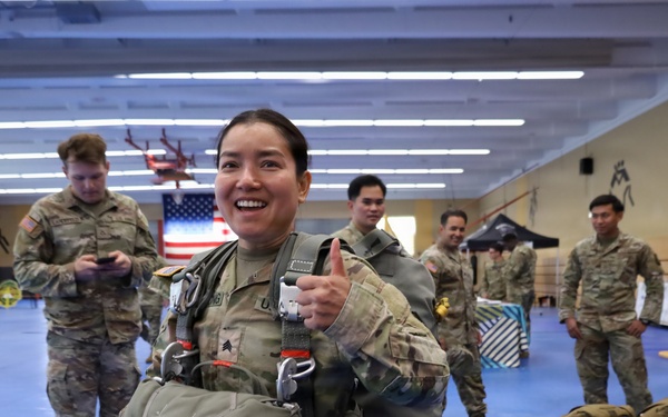 Parachute Gear Try‑On Draws Soldiers at Heritage Celebration