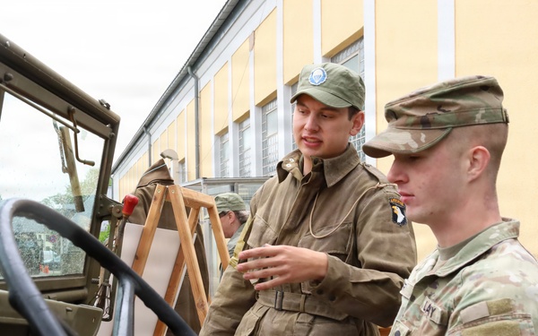 Historical Reenactor Educates Soldiers During Army Heritage Celebration
