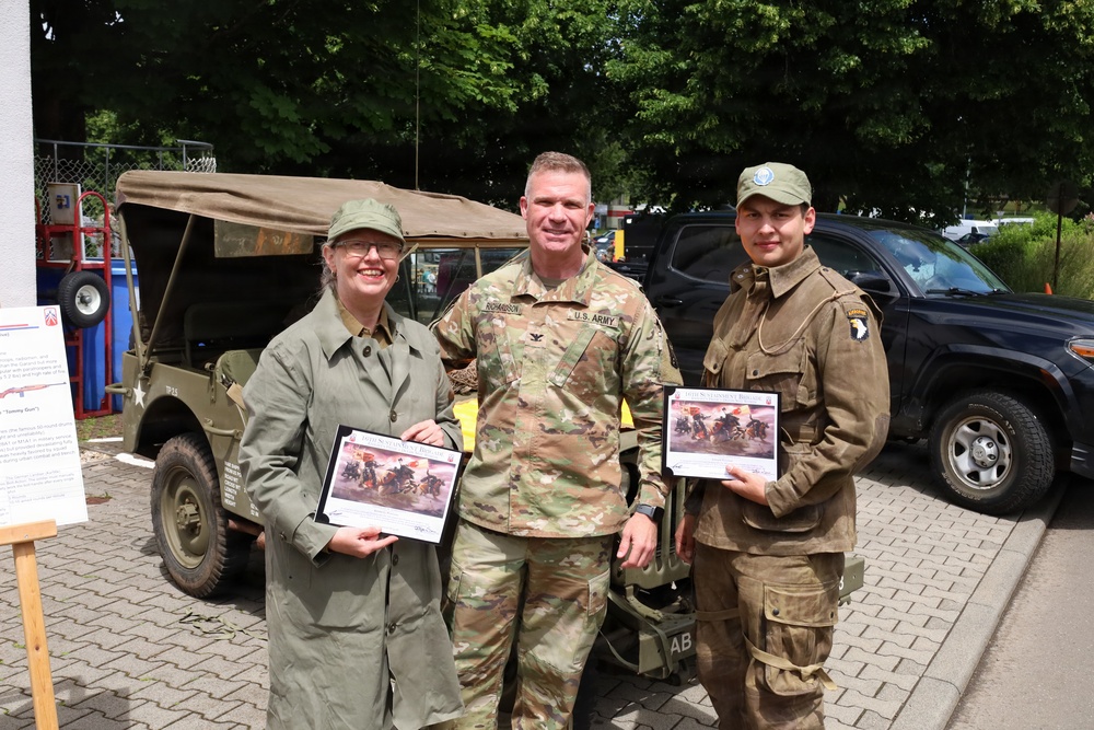 Col. Richardson Recognizes WWII Reenactors for Support to Heritage Even