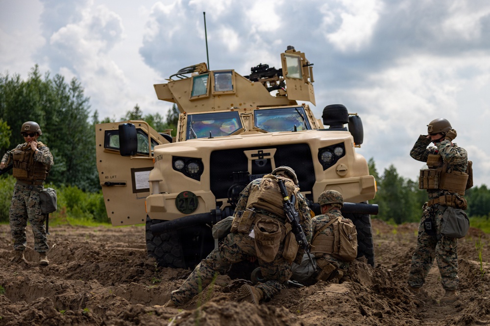 U.S. Marines conduct vehicle recovery drills in Baltic Sea