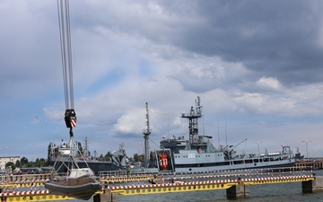 USVDIV-32 prepares for swarm with USS Mount Whitney (LCC/JCC 20)