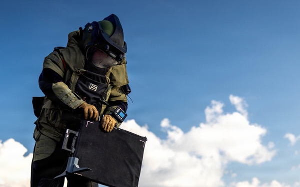 11th MEU Marines Conduct Downed sUAS Response Training Aboard USS Boxer
