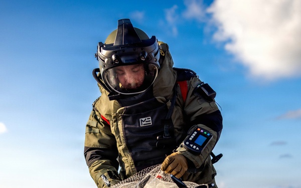 11th MEU Marines Conduct Downed sUAS Response Training Aboard USS Boxer