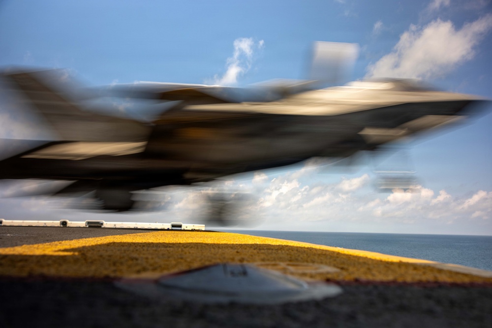 11th MEU Marines, Sailors Conduct Flight Operations Aboard USS Boxer