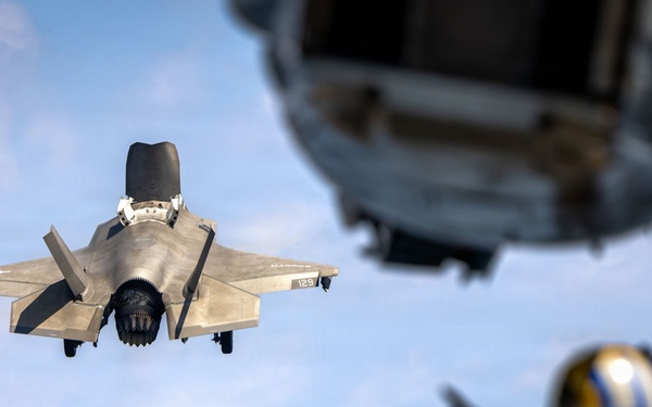 11th MEU Marines, Sailors Conduct Flight Operations Aboard USS Boxer