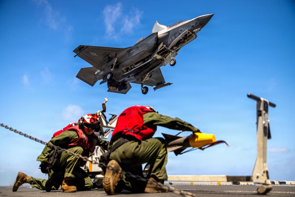 11th MEU Marines, Sailors Conduct Flight Operations Aboard USS Boxer