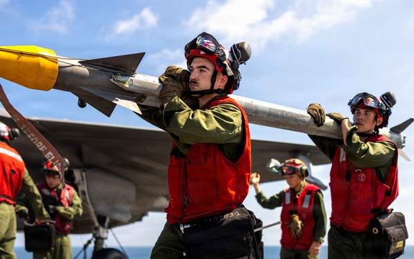 11th MEU Marines, Sailors Conduct Flight Operations Aboard USS Boxer