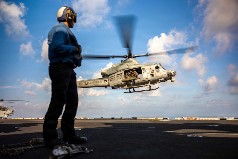 11th MEU Marines, Sailors Conduct Flight Operations Aboard USS Boxer