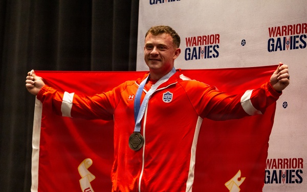 Team Marine Corps Opens Warrior Games with Powerlifting