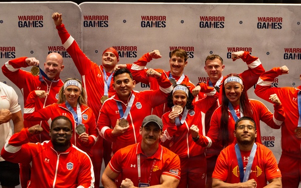 Team Marine Corps Opens Warrior Games with Powerlifting