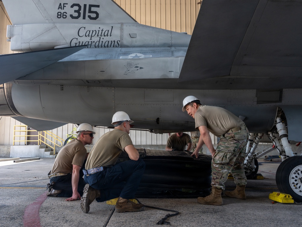 113th MXS conducts F-16 recovery training