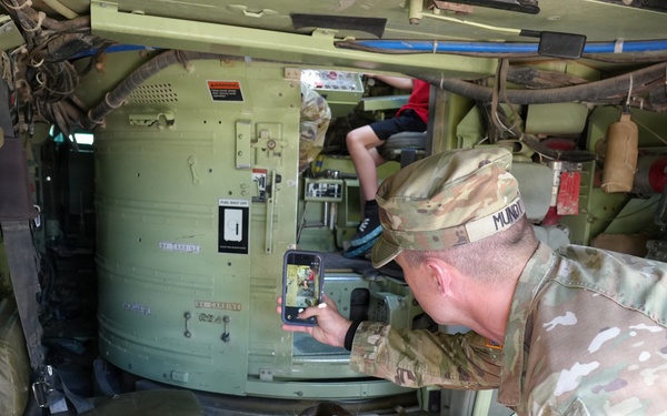 Junior 'Redlegs' explore armor at Fort Bliss