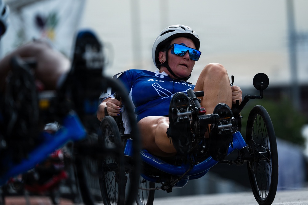 Air Force Warrior Games athletes compete in cycling