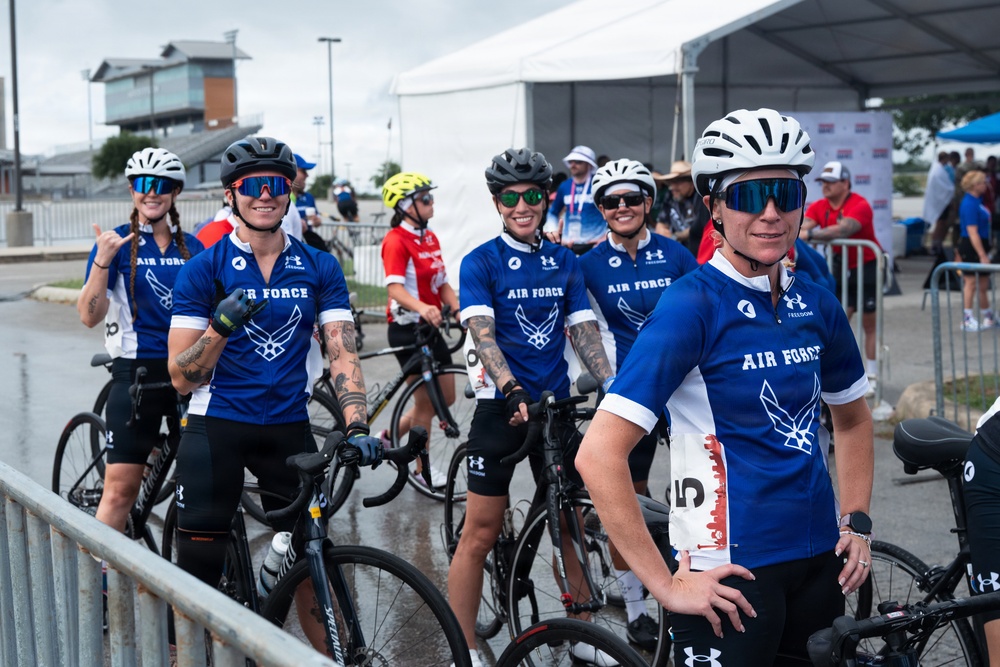 Air Force Warrior Games athletes compete in cycling