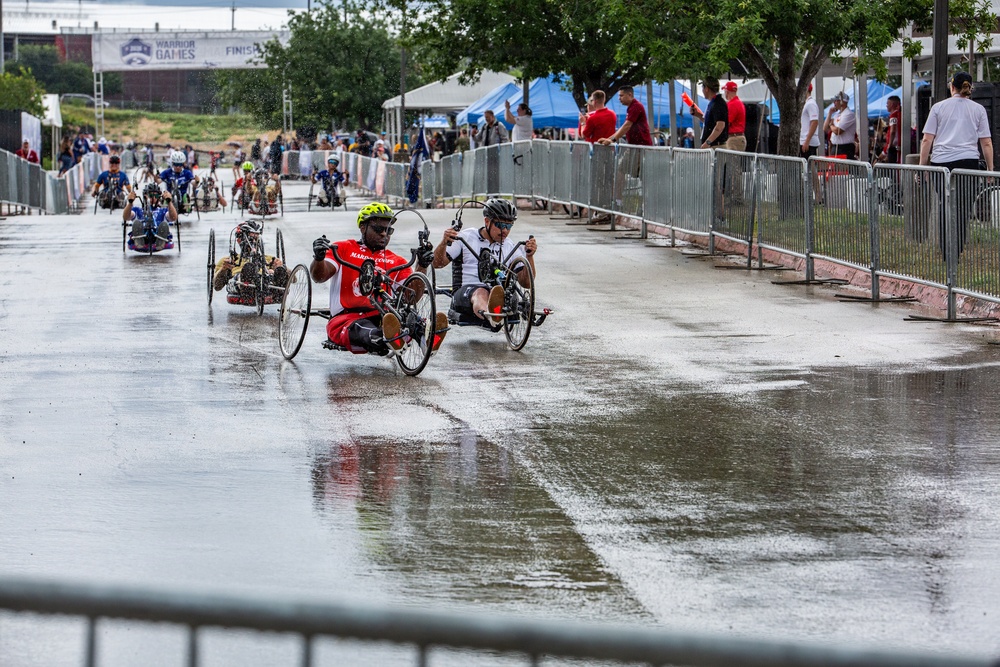 Team Marine Corps Takes on Warrior Games Cycling