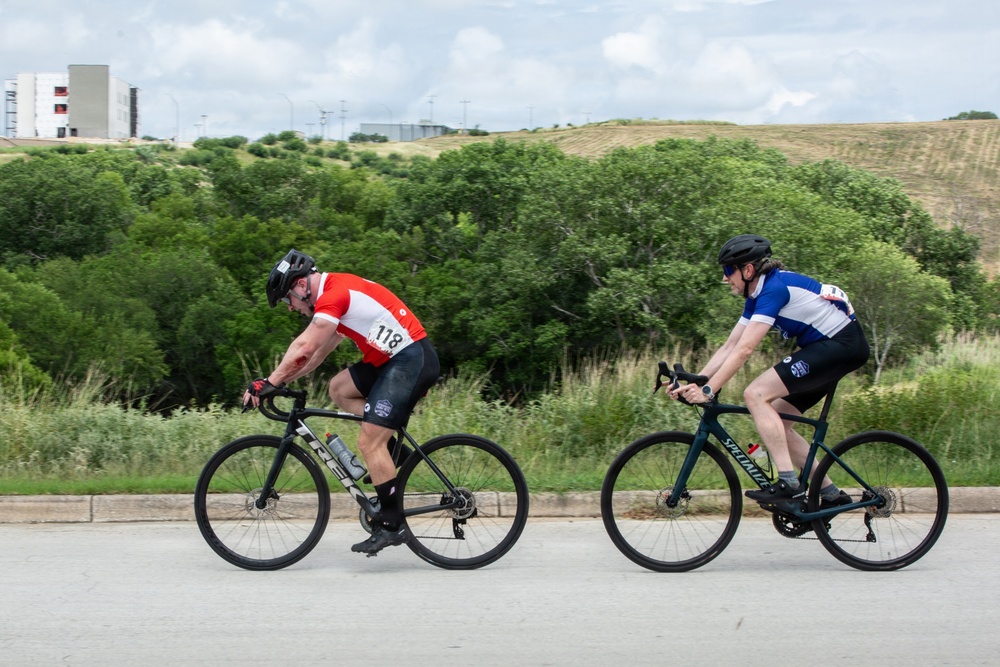Team Marine Corps Takes on Warrior Games Cycling