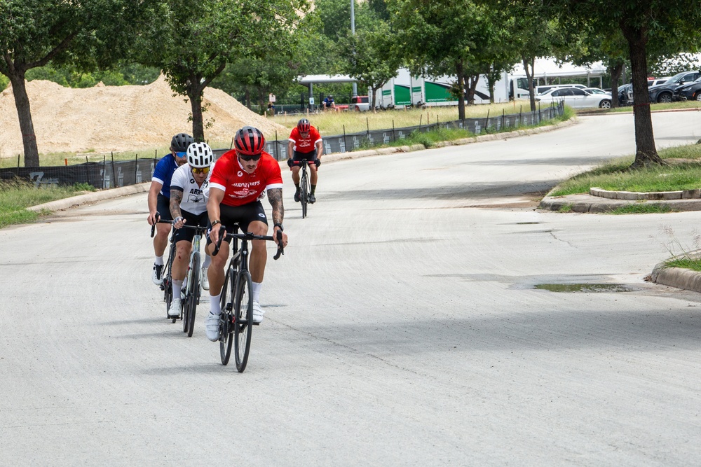 Team Marine Corps Takes on Warrior Games Cycling