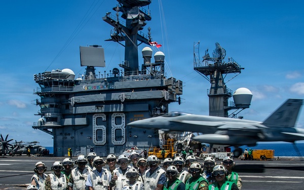 Bahamas Government and Military leaders Visit USS Nimitz